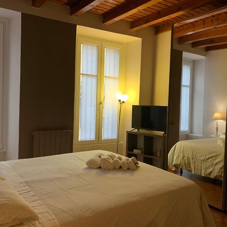 Studio Apartment Una Finestra Su كومو المظهر الخارجي الصورة