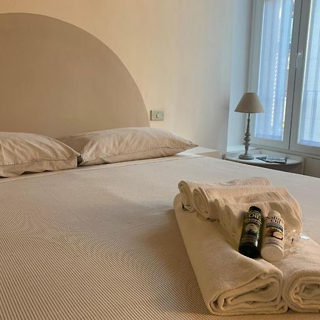 Studio Apartment Una Finestra Su كومو المظهر الخارجي الصورة