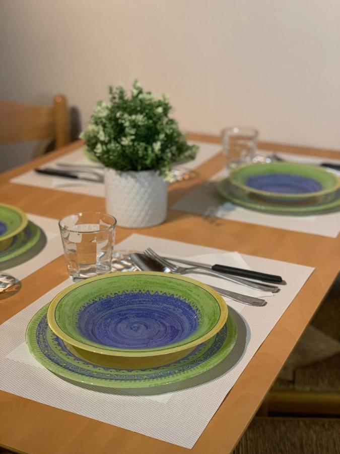 Studio Apartment Una Finestra Su كومو المظهر الخارجي الصورة