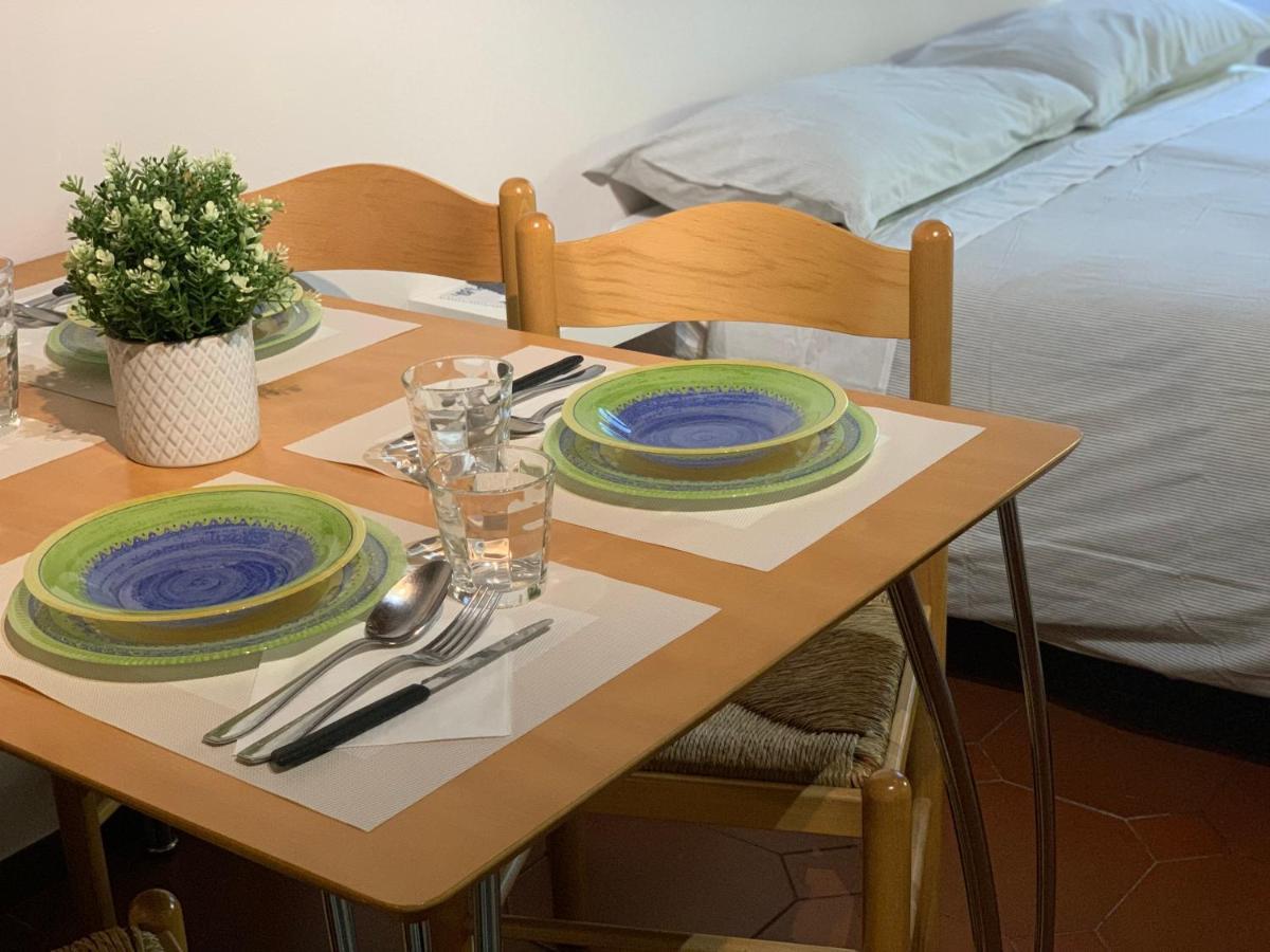 Studio Apartment Una Finestra Su كومو المظهر الخارجي الصورة
